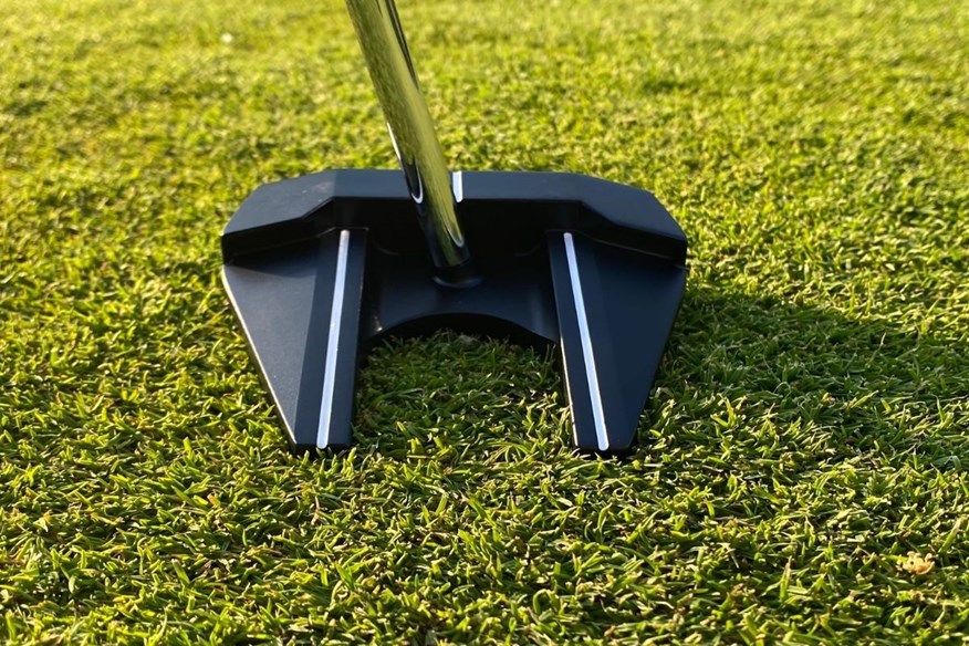 The Odyssey Ai-One Square 2 Square #7 putter is an iconic fang-style mallet