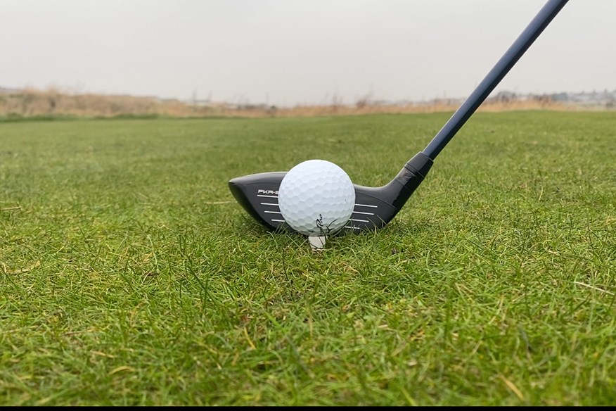 Wilson Dynapower Carbon fairway wood addressing the golf ball view of the club face